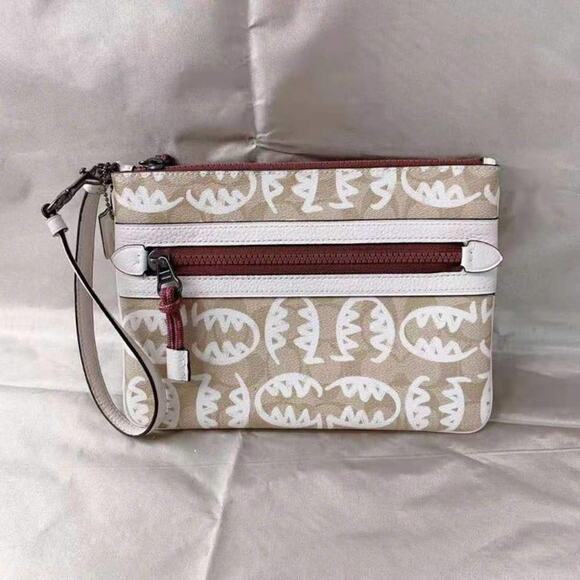 Coach 2656 Vale Gallery Pouch In Signature Canvas In Light Khaki/Chalk Multi - Picture 1 of 5